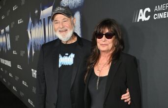 Το Χόλιγουντ και η πολιτική σκηνή των ΗΠΑ θρηνούν τον Ρομπ Ράινερ και τη Μισέλ Σίνγκερ Ράινερ που βρέθηκαν νεκροί - Φίλοι μιλούν για την τεράστια προσφορά του.