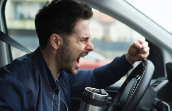 Όταν οι δρόμοι γίνονται βίαιοι: ακραίες επιθέσεις μεταξύ αγνώστων