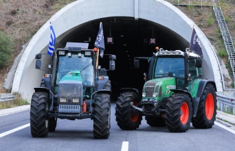 ΣΥΜΒΟΛΙΚΟΣ ΑΠΟΚΛΕΙΣΜΟΣ ΤΩΝ ΣΗΡΑΓΓΩΝ ΤΩΝ ΤΕΜΠΩΝ ΓΙΑ ΦΟΡΤΗΓΑ ΑΥΤΟΚΙΝΗΤΑ ΑΠΟ ΑΓΡΟΤΕΣ ΚΑΙ ΚΤΗΝΟΤΡΟΦΟΥΣ ΤΟΥ Ν. ΛΑΡΙΣΑΣ