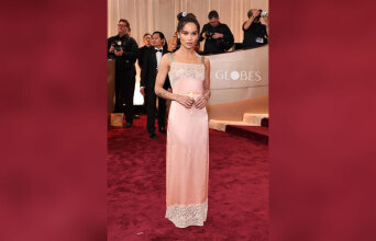 Ντύσου όπως η Ζόι Κράβιτς: 10 slip dresses που ξεχωρίσαμε στην αγορά