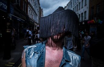 Street Life: Διεθνής έκθεση φωτογραφίας με την επιμέλεια της Δώρας Λαβαζού