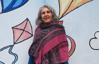 Η Μερβάς Μαάνιαν ζει στην Αθήνα, ωστόσο το μυαλό της βρίσκεται στον αγώνα του ιρανικού λαού