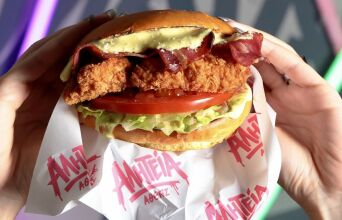 13 αθηναϊκά στέκια που ξέρουν από street food