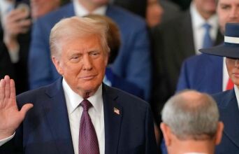 The Guardian: Απολογισμός για τον έναν χρόνο του Ντόναλντ Τραμπ