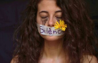 Ενδοοικογενειακή βία: Ζώντας τον βιασμό ξανά και ξανά