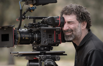 Ο Γιάννης Οικονομίδης στα γυρίσματα της "Σπασμένης φλέβας"