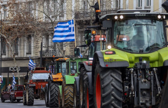 Αναχώρηση του κονβόι των αγροτών με τρακτέρ από την Αθήνα που συμμετείχαν στο αγροτικό συλλαλητήριο στο Σύνταγμα, Τετάρτη 21 Φεβρουαρίου 2024. © ΓΙΑΝΝΗΣ ΠΑΝΑΓΟΠΟΥΛΟΣ/EUROKINISSI
