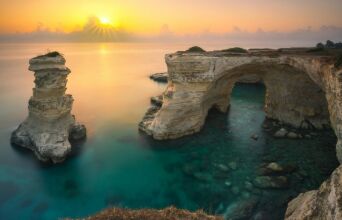 Κατέρρευσε στη θάλασσα η «Αψίδα των Εραστών» στην Ιταλία ανήμερα του Αγίου Βαλεντίνου - Ένα από τα πιο αναγνωρίσιμα φυσικά τοπόσημα της Αδριατικής