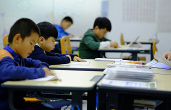 Ti Kosmos Podcast | Τι κρύβεται πίσω από την εκπαιδευτική επιτυχία της Κίνας;