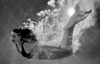 Αλήθειες | Η γοργόνα: Η γυναίκα που δεν χωρά στο «πρέπει»