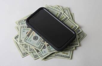 Mobile money: Συναλλαγές τρισεκατομμυρίων εκτός τραπεζικού συστήματος