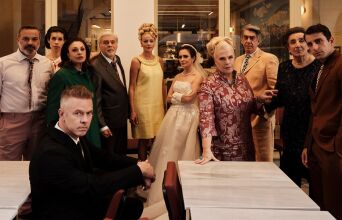 Δείτε τις πρώτες φωτογραφίες από το «Τζένη Τζένη» σε σκηνοθεσία Νίκου Καραθάνου - Πρεμιέρα 23 Απριλίου στο Δημοτικό Θέατρο Πειραιά με έναν λαμπερό θίασο.