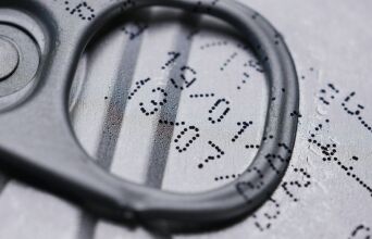 Γιατί είναι τόσο δύσκολο να βρεις τη σφραγίδα με την ημερομηνία λήξης στα τρόφιμα;