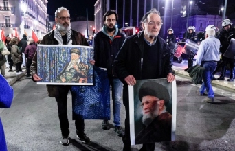 Η Σώτη Τριανταφύλλου σχολιάζει τη στάση της αριστεράς απέναντι στο Ιράν, το Ισραήλ και τη Δύση, και γράφει για τις ιδεολογικές αντιφάσεις και τον επιλεκτικό αντιιμπεριαλισμό.