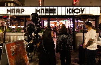 Μια Παρασκευή στο Μπαρ Μπεε Κιου που τα είχε όλα: burgers, μουσική και καλή παρέα