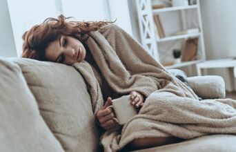 Ειδικός αποκαλύπτει γιατί οι 8 ώρες ύπνου δεν αρκούν πάντα - Η σημασία της ποιότητας έναντι της ποσότητας και οι παράγοντες που καταστρέφουν την ξεκούραση