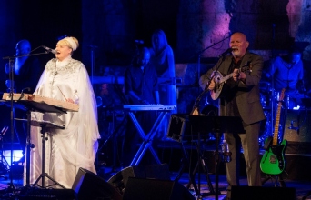 Dead Can Dance: Το νέο τραγούδι «Our Day Will Come» ηχογραφήθηκε στην Επίδαυρο