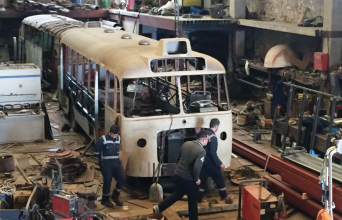 Παλιά αστικά και υπεραστικά λεωφορεία που έχουν μετατραπεί σήμερα