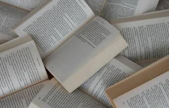 5+1 βιβλία για τις διακοπές που πλησιάζουν