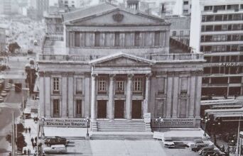 130 χρόνια Δημοτικό Θέατρο Πειραιά: Πέντε «στάσεις» στη μακρά ιστορία του μνημειώδους κτιρίου