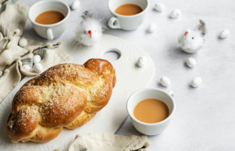 Τσουρέκι και καφές