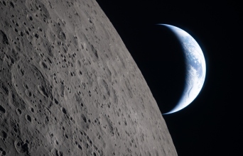 Αποστολή Artemis II: Η Σελήνη με φόντο τη Γη