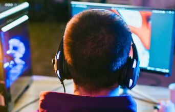 Fake news, deepfakes και γενιά Α: Η μάχη για την αλήθεια αρχίζει από την παιδική ηλικία