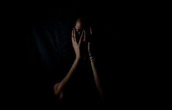 Γυναικοκτονίες: Το ντοκιμαντέρ της Βίλμας Μενίκη για την έμφυλη βία