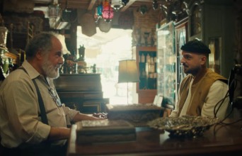 Ρεμπέτικο: Το νέο βίντεο κλιπ του APON με τον Θοδωρή Κατσαφάδο