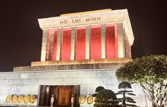 Συζητώντας με τέσσερις Σλοβένους στο Βιετνάμ για τον σοσιαλισμό