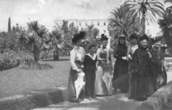 Μέλη της οικογένειας Δραγούμη στον κήπο της Αμαλίας, 1891