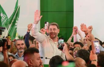 ΠΑΣΟΚ: Τραβάτε με κι ας κλαίω