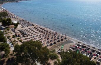 Πόσο κοστίζει μια καλοκαιρινή έξοδος στην Αθήνα: Οι τιμές σε ξαπλώστρες, παγωτό και σινεμά