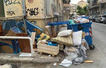 Σε βλέπω εγκαταλειμμένη