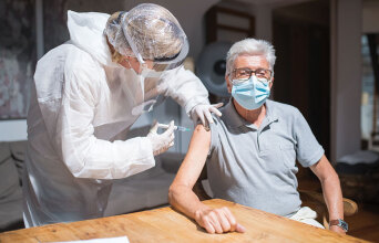 #TheVacciNakedTruth: Η αξία του διά βίου εμβολιασμού