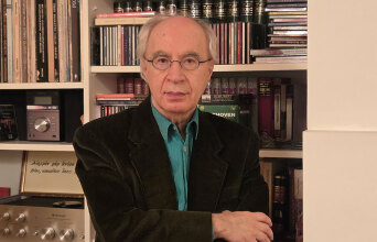 Βασίλης Καραποστόλης