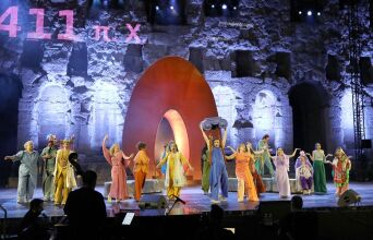 Η «Λυσιστράτη» του Σταμάτη Κραουνάκη έρχεται για μια μοναδική παράσταση στον Λυκαβηττό