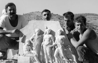 Στα Φιλιατρά παρουσιάζεται η έκθεση «Η Ελλάδα μέσα από τον φακό του Νικόλαου Τομπάζη», με υλικό από τα φωτογραφικά αρχεία του Μουσείου Μπενάκη.