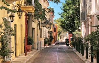 Κάθε Αύγουστο η Αθήνα αποκαλύπτεται: Έφυγαν για να ζήσουν, επιστρέφουν για να αναπνεύσουν