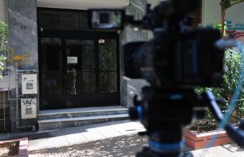 Κυψέλη: Σοκαρισμένος ο ιδιοκτήτης του διαμερίσματος - «Σεξουαλικά αντικείμενα και κάμερες μέσα στο σπίτι»