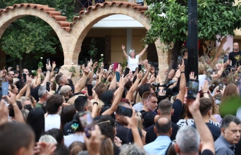 Η «λαϊκή αγρυπνία» για τον Μαζωνάκη και ο «Μύρης» του Καβάφη