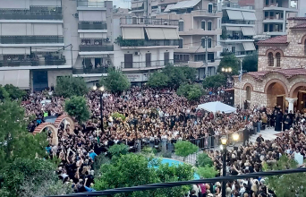 Λαϊκή αγρυπνία για τον Γιώργο Μαζωνάκη στον Ιερό Ναό Αγίας Τριάδος στη Νίκαια © NDPPHOTO / ΑΝΔΡΕΑΣ ΝΙΚΟΛΑΡΕΑΣ