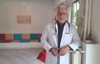Γιατί τα διαδικτυακά challenges τρομάζουν τους παιδιάτρους - Ο Σπύρος Μαζάνης μιλάει στην ATHENS VOICE 