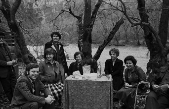 Το φωτογραφικό λεύκωμα «Η Ελλάδα που χάνεται» του Γιάννη Δήμου γίνεται ιστορικό αρχείο και εργαλείο οπτικής παιδείας για τις νέες γενιές.