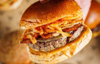 15 στέκια που ξέρουν τι πάει να πει καλό burger