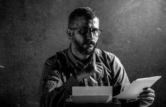 Άρης Δεληγιαννίδης: Ο τρόμος είναι ο ψηφιακός αέρας που αναπνέεις από τη στιγμή που ξυπνάς