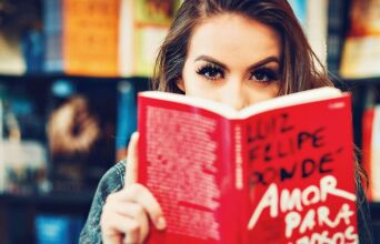 Weird girl lit: Μια αμφιλεγόμενη λογοτεχνική υποκατηγορία γραμμένη από γυναίκες για γυναίκες