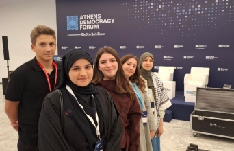 Teens for Democracy: Η γενιά που μεγάλωσε μέσα στον αλγόριθμο τον κοιτάζει πλέον με καχυποψία