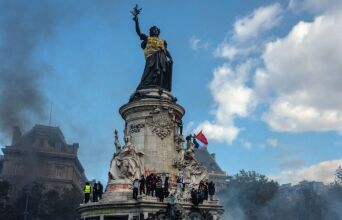 Ένας στους τρεις Ευρωπαίους ψηφίζει λαϊκιστές ή αυταρχικούς - Πού διαφέρει η Ελλάδα