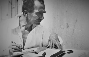 Podcast Βιογραφίες | Νίκος Καζαντζάκης: Η πολυτάραχη ζωή του, οι ιδέες που τον καθόρισαν, οι συγκρούσεις με την Εκκλησία και η διαρκής αναζήτηση της ελευθερίας.